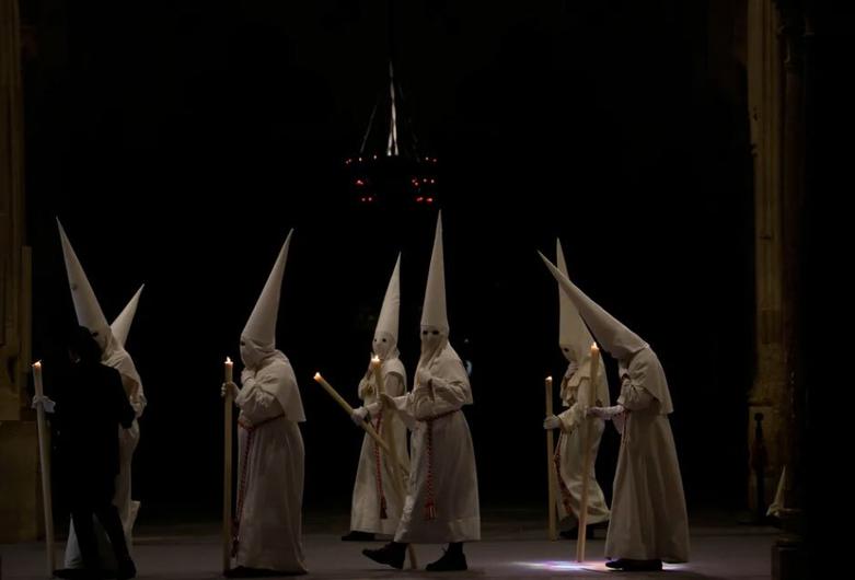 عزیمت به کلیسا در راهپیمایی