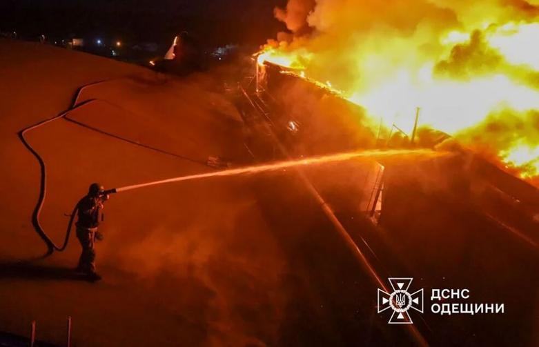 دیدنی های امروز؛ از سفر فضایی زنانه تا نمایشگاه تجاری اوساکا ژاپن امدادگران اوکراینی در محل حمله پهپادی روسیه