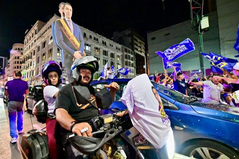 دیدنی های امروز؛ از سفر فضایی زنانه تا نمایشگاه تجاری اوساکا ژاپن حامیان رئیس جمهوری منتخب اکوادور