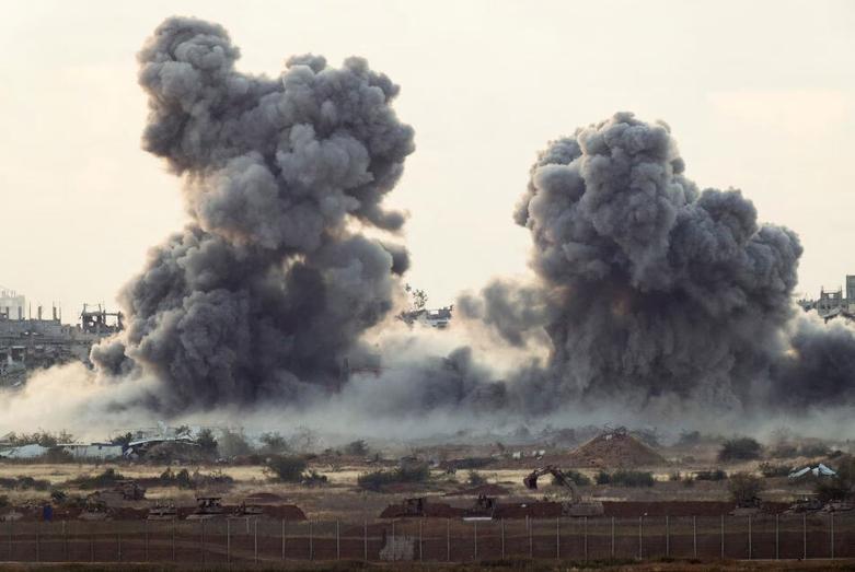 دیدنی های امروز؛ از اوضاع فاجعه بار غزه تا شهر زباله زده انگلیس بمباران نوار غزه