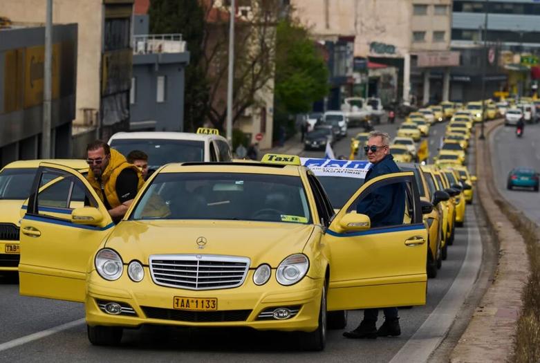 دیدنی های امروز؛ از اوضاع فاجعه بار غزه تا شهر زباله زده انگلیس اعتصاب یک روزه رانندگان تاکسی