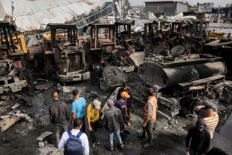بمباران پارکینگ شهرداری اردوگاه "جبالیا" 