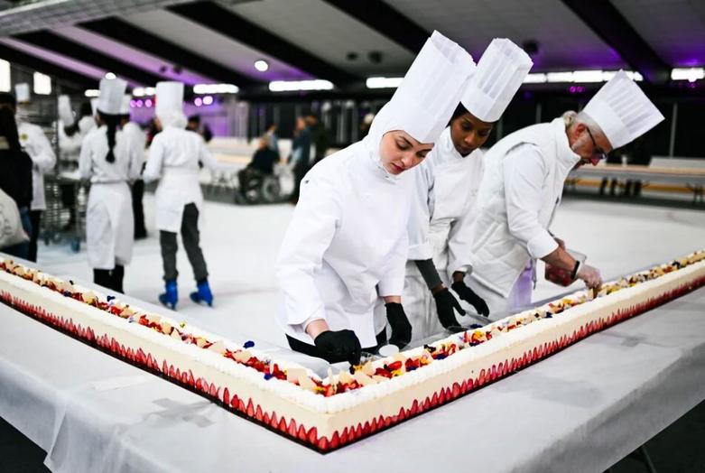 درست کردن یک کیک توت فرنگی 