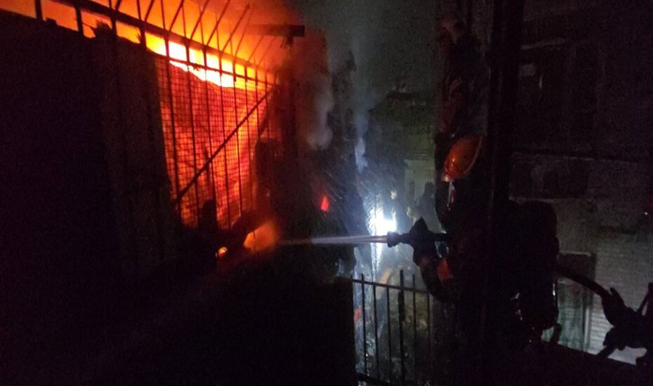 آتش‌سوزی گسترده در انبار پارچه