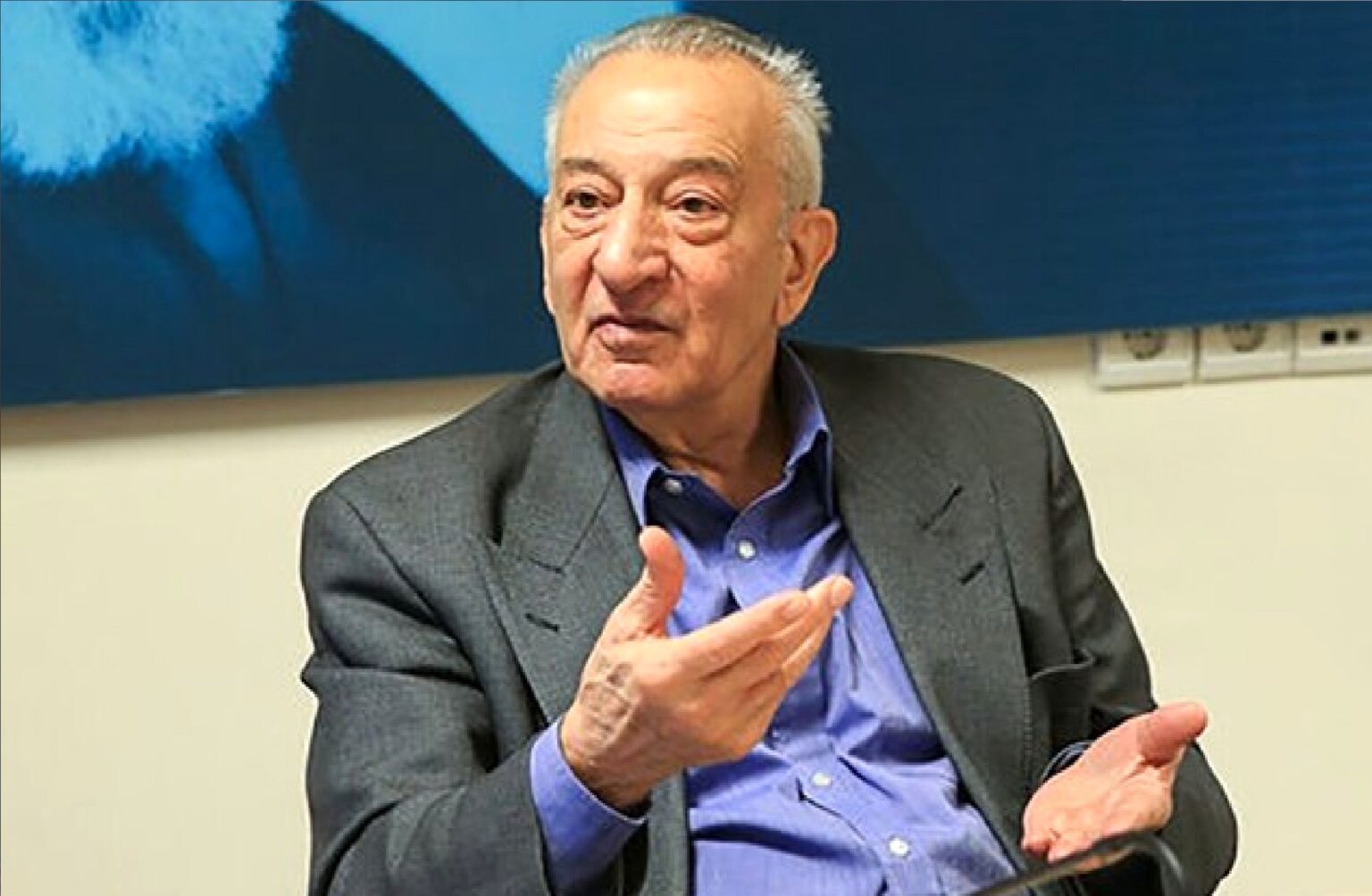 اکبر اعتماد