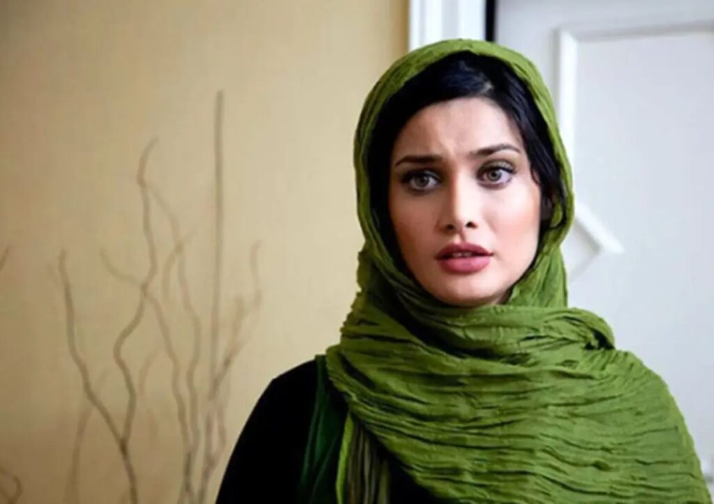 تینا آخوندتبار