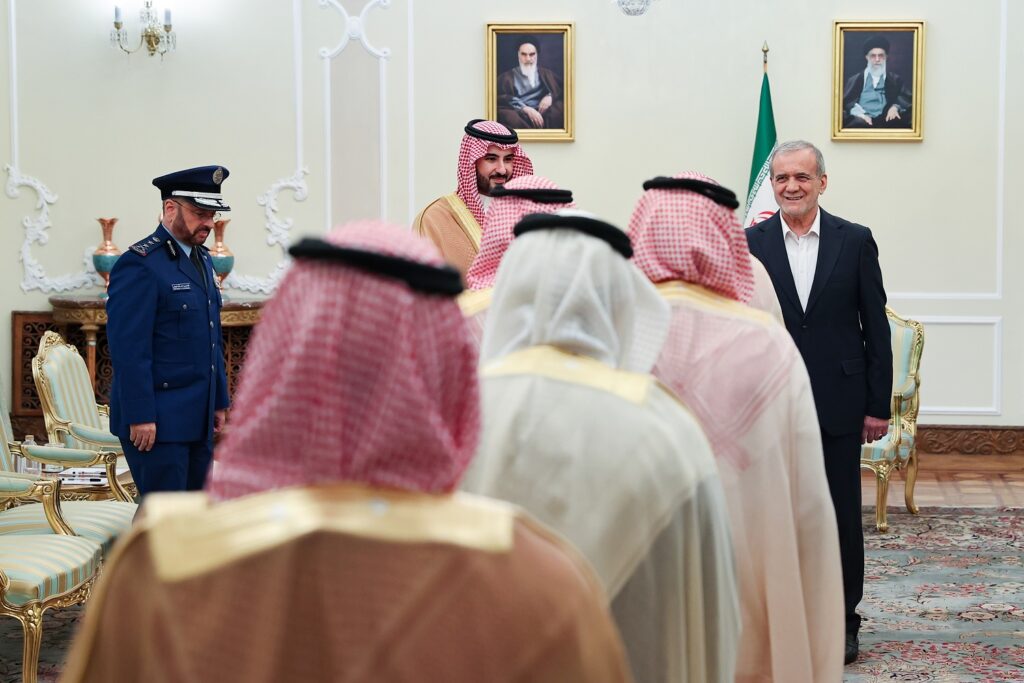 دیدار پزشکیان و وزیر دفاع عربستان