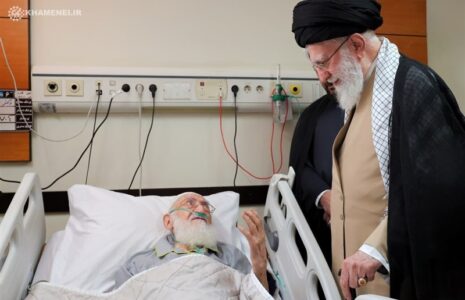 عیادت رهبر انقلاب از آیت الله نوری همدانی