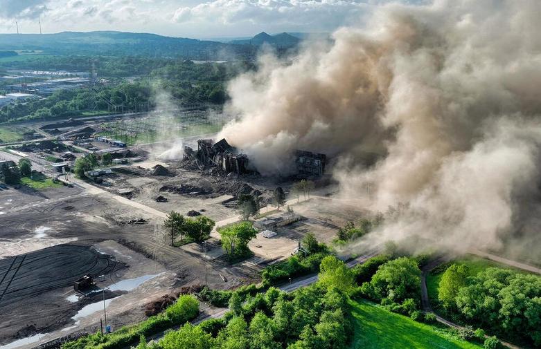 تخریب یک نیروگاه قدیمی و متروک در آلمان