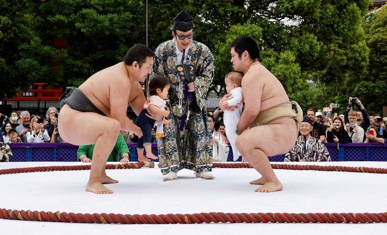 مسابقات "سومو" (کشتی سنتی ژاپنی)