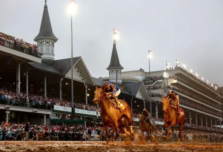 مسابقات اسب سواری در "لوییزویل"