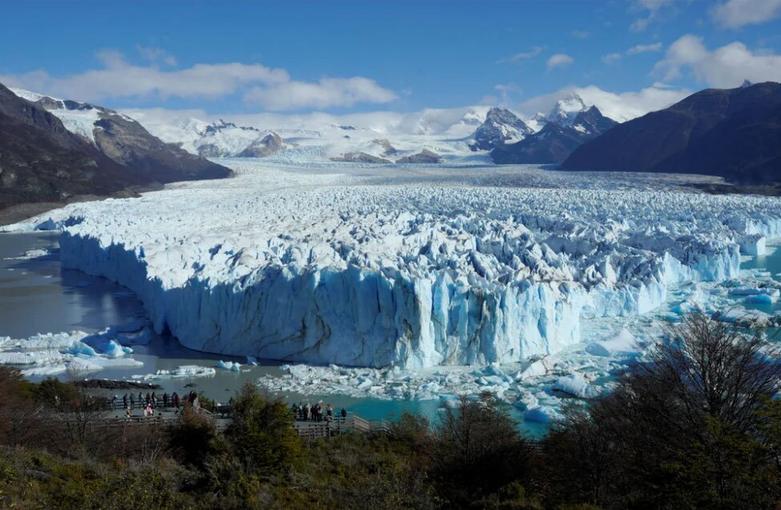 بازدید گردشگران از یخچال های طبیعی "پریتو مورنو" 