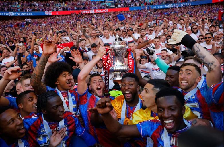 قهرمانی تیم فوتبال " کریستال پالاس"