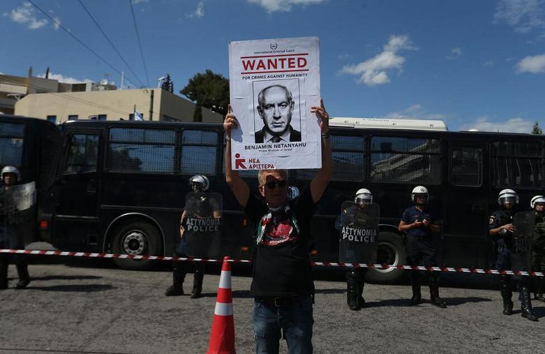 تجمع اعتراضی صدها فعال حامی فلسطین در مقابل سفارت اسرائیل