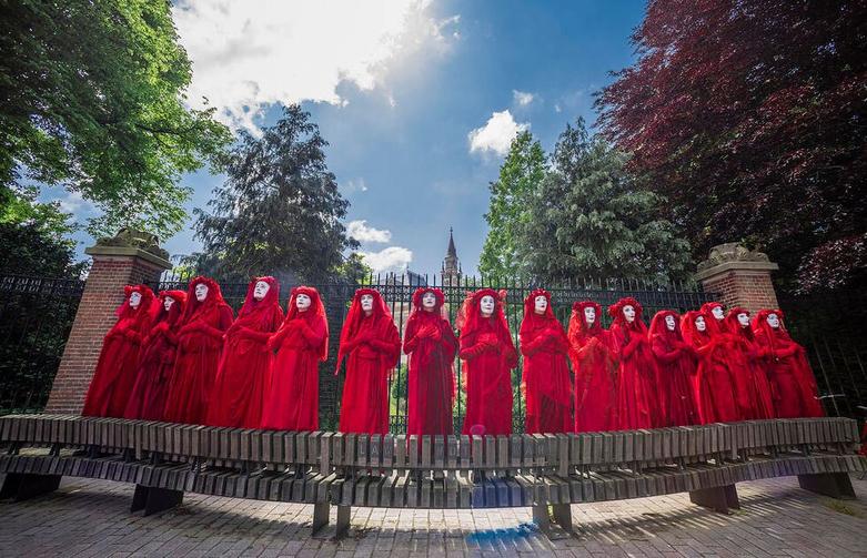 تظاهرات سکوت فعالان سرخ پوش