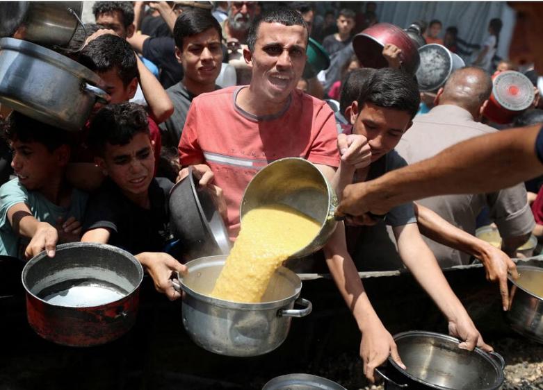 مرکز توزیع غذا در اردوگاه جبالیا 