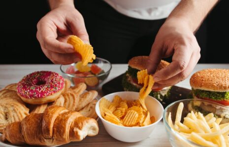 چگونه با پرخوری استرسی مقابله کنیم؟