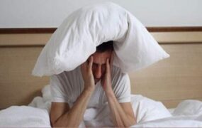 اشتهای کاذب تا اسپاسم چشم از عوارض کم‌خوابی
