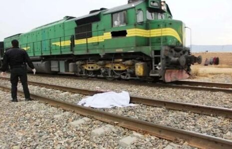 برخورد قطار با عابران کنار ریل در کاشان برخورد قطار با عابران کنار ریل در کاشان
