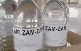 حمل آب زمزم زائران حج