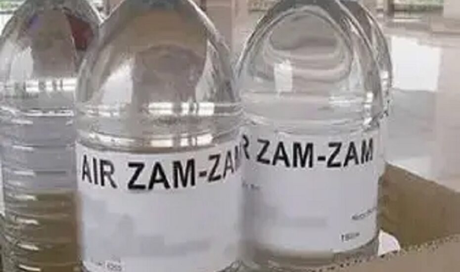 حمل آب زمزم زائران حج