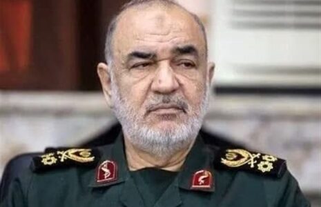 فرمانده کل سپاه اعلام کرد: تا پایان کنار حادثه دیدگان بندرعباس هستیم سردار سلامی