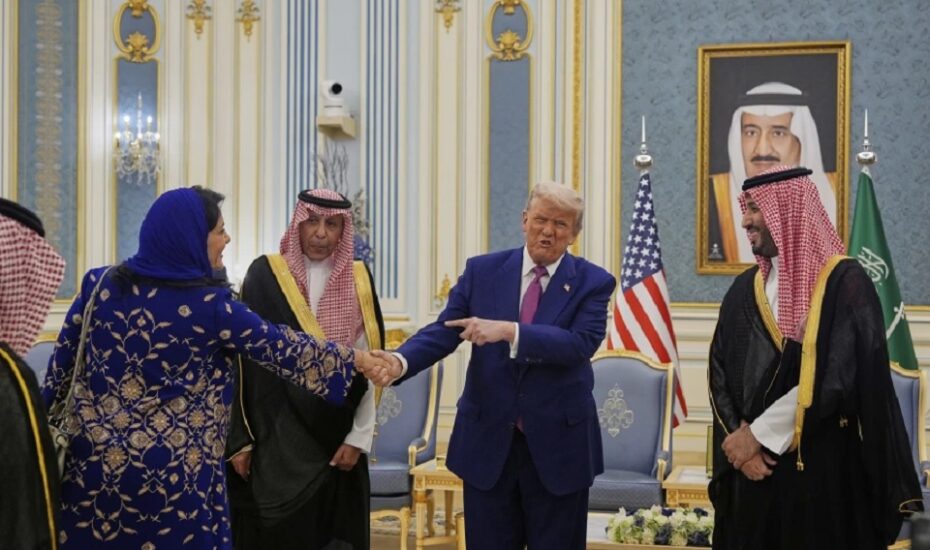 ترامپ با چمدانی پراز قرارداد وارد خلیج فارس شد! سفرترامپ به عربستان 2025