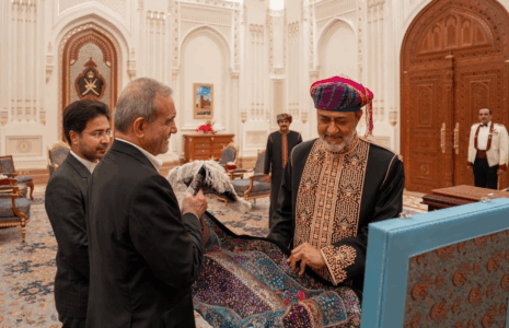 واکنش جالب سلطان عمان به هدیه نفیس رئیس جمهور ایران سلطان عمان