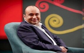کارگردان مشهور سینمای ایران روی تخت بیمارستان