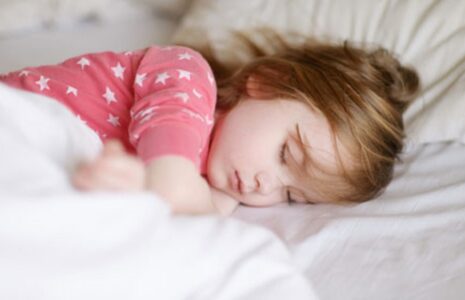 کودک از چه سنی باید جداگانه بخوابد؟