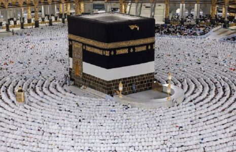 دیدنی های امروز؛ از فعالیت تنها آتشفشان اروپا تا جشنواره جنگ گوجه در کلمبیا