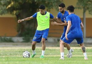 استقلال از مدعیان دیگر خیلی عقب است استقلال