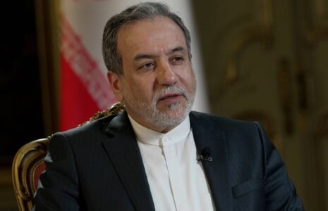 «ایران همچنان به NPT پایبند است عراقچی