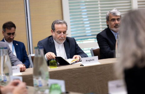 عراقچی: ایران هرگز دست از توان موشکی خود برنمی دارد عراقچی