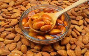 بادام خیس‌خورده