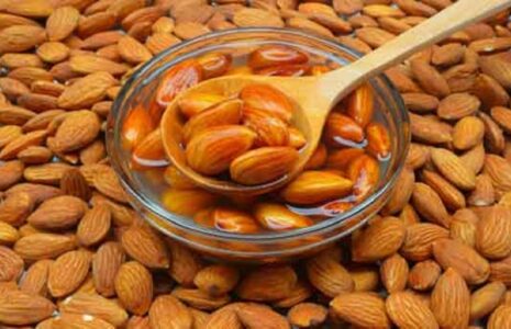 بادام خیس‌خورده