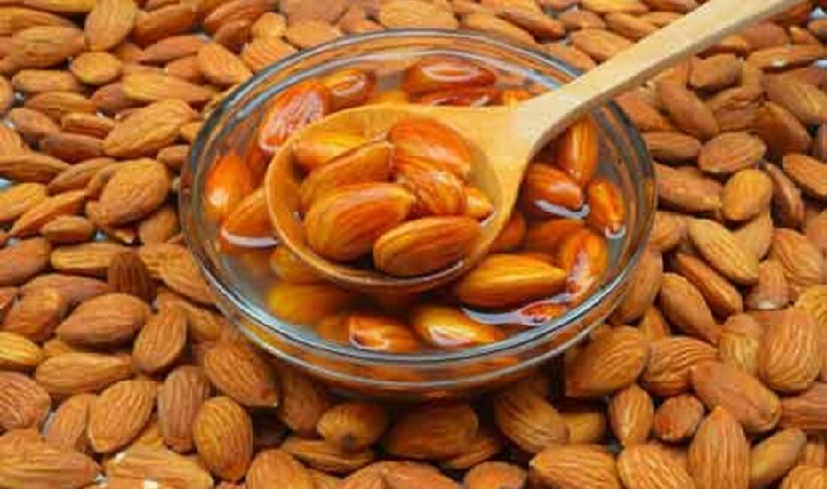 بادام خیس‌خورده