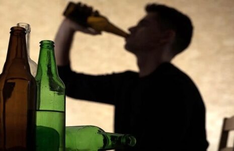 مسمومیت الکلی در دزفول/ ۳۱ نفر بستری و یک نفر جان باخت مسمومیت الکلی در دزفول
