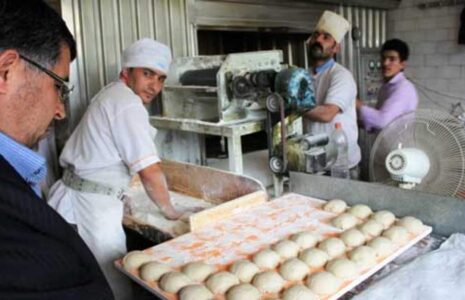 نانواییها حق هیچ گونه افزایش قیمتی ندارند نانوا