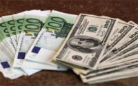 یورو ارزان‌ شد؛ دلار ثابت ماند