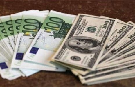 یورو ارزان‌ شد؛ دلار ثابت ماند