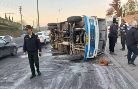 واژگونی مینی‌بوس
