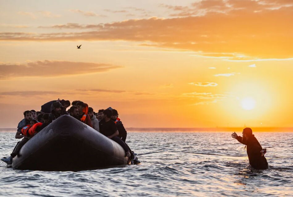 قایق حامل پناهجویان در سواحل فرانسه