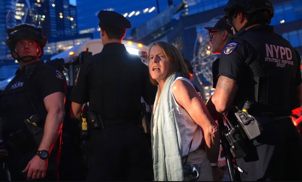 دیدنی های امروز؛ از هشتادمین سالگرد بمباران اتمی هیروشیما تا عشایر قرقیزستان دستگیری معترضان حامی فلسطین