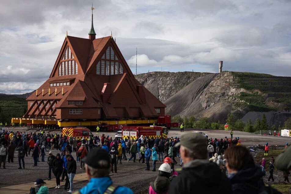 دیدنی های امروز؛ از مبارزه غزه با قحطی تا جابجایی ساختمان یک کلیسا در سوئد جابجایی کلیسای شهر "کیرونا" سوئد