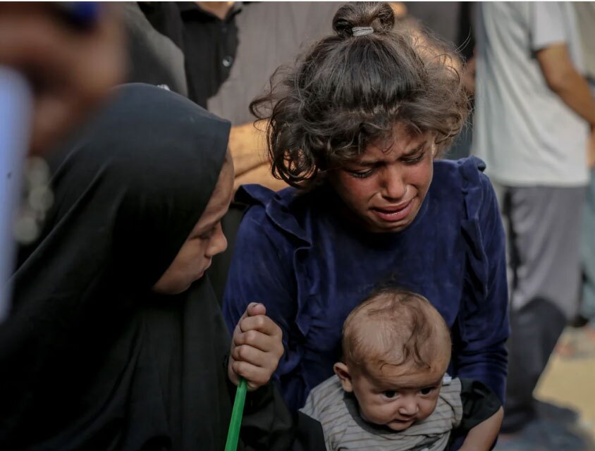 دیدنی های امروز؛ از مبارزه غزه با قحطی تا جابجایی ساختمان یک کلیسا در سوئد بمباران های اسرائیل در بیمارستان شفا