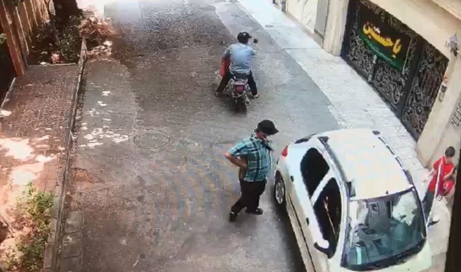 زورگیری از یک مادر و کودک در شرق تهران/ فیلم زورگیری از یک مادر و کودک در شرق تهران