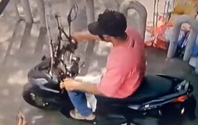 سرقت۳ ثانیه‌ای گردنبند زن میانسال در مولوی