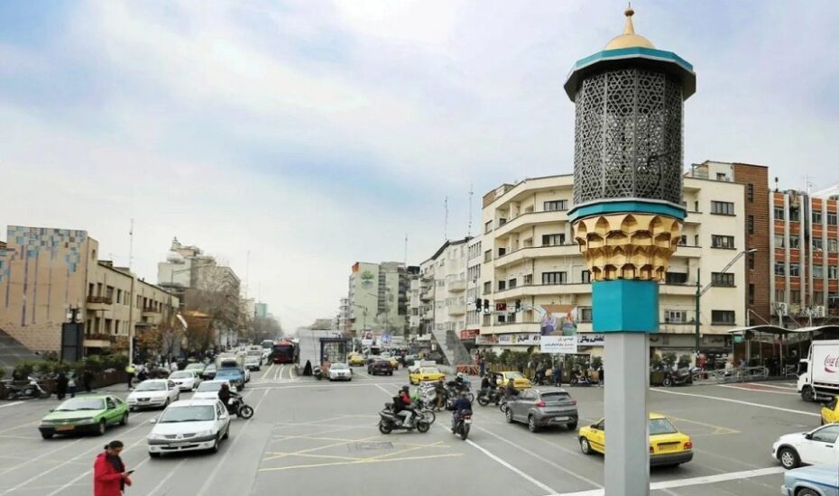 نصب بلندگوهای اعلام حمله هوایی و آژیر قرمز در تهران/ فیلم نصب بلندگو
