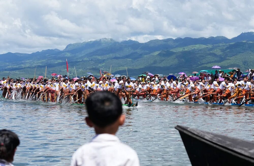 مردم قوم "اینتا" در میانمار در یک جشنواره